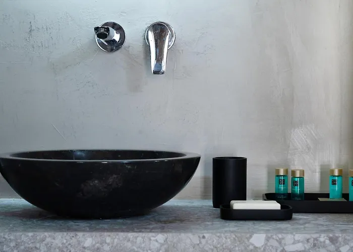 Amo Golden Chrisi Ammoudia